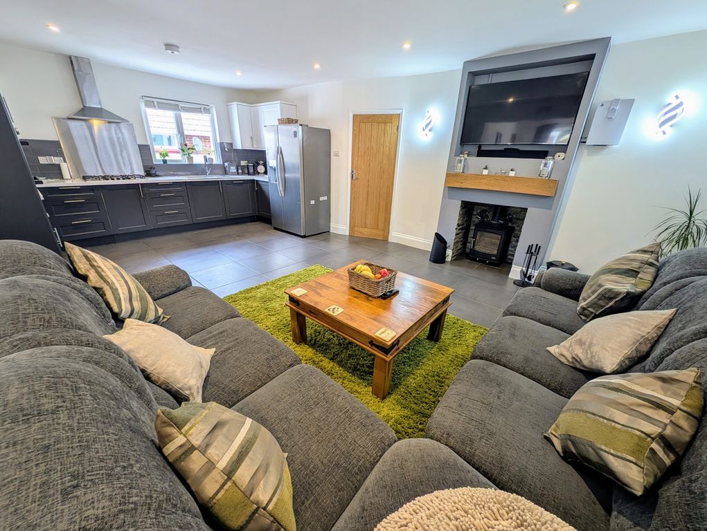 Property photo 3 of 37