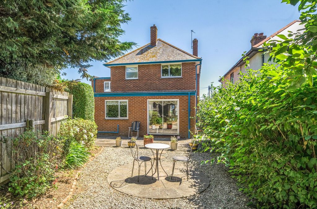 Property photo 2 of 11 House And Garden