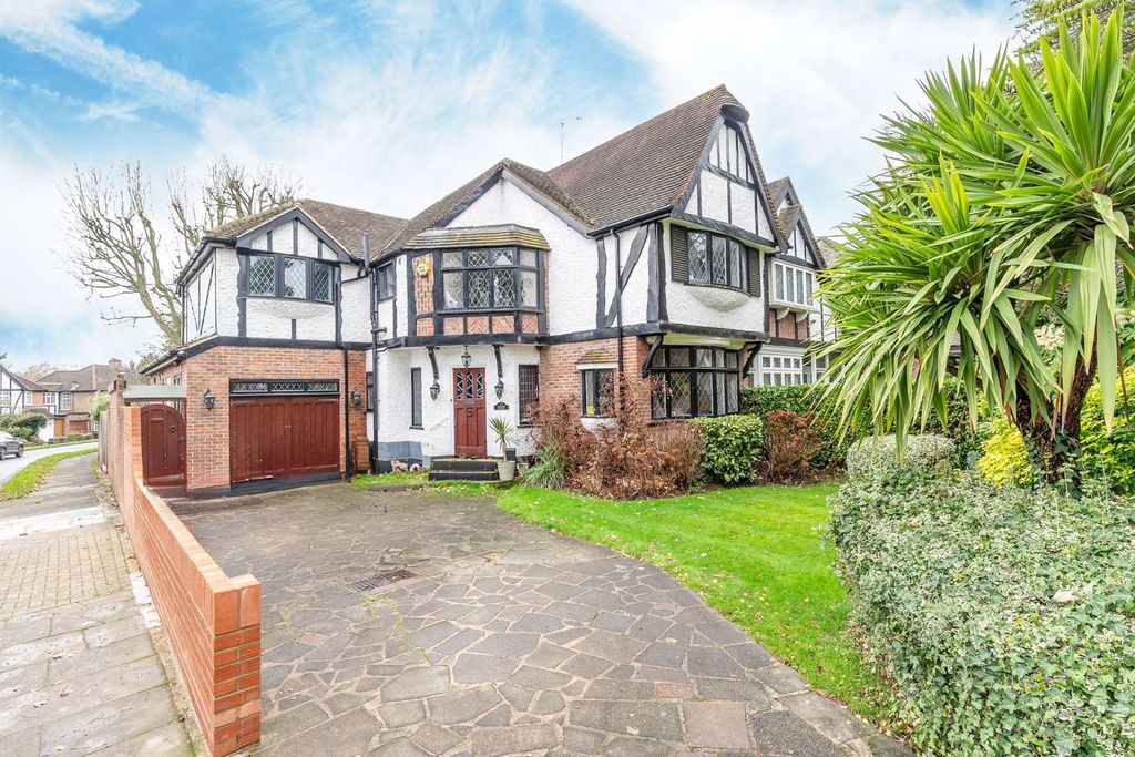 Property photo 2 of 25