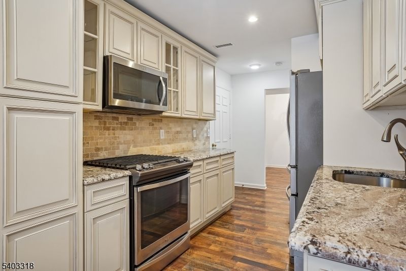 Property photo 2 of 8 <Alttext/>