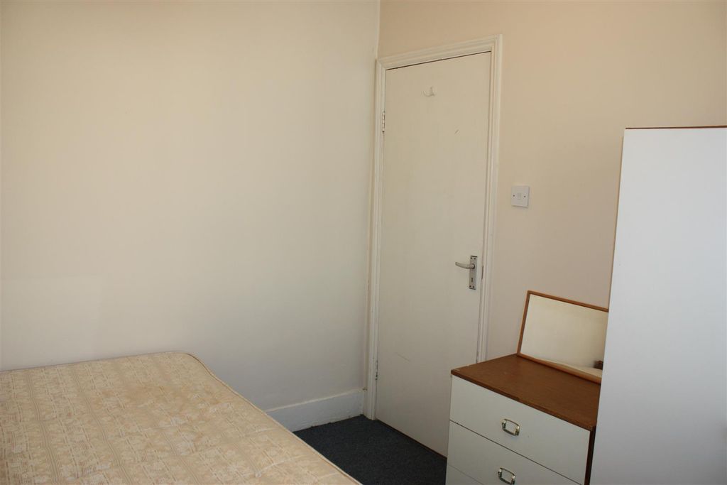 Property photo 3 of 9 Bedroom 2