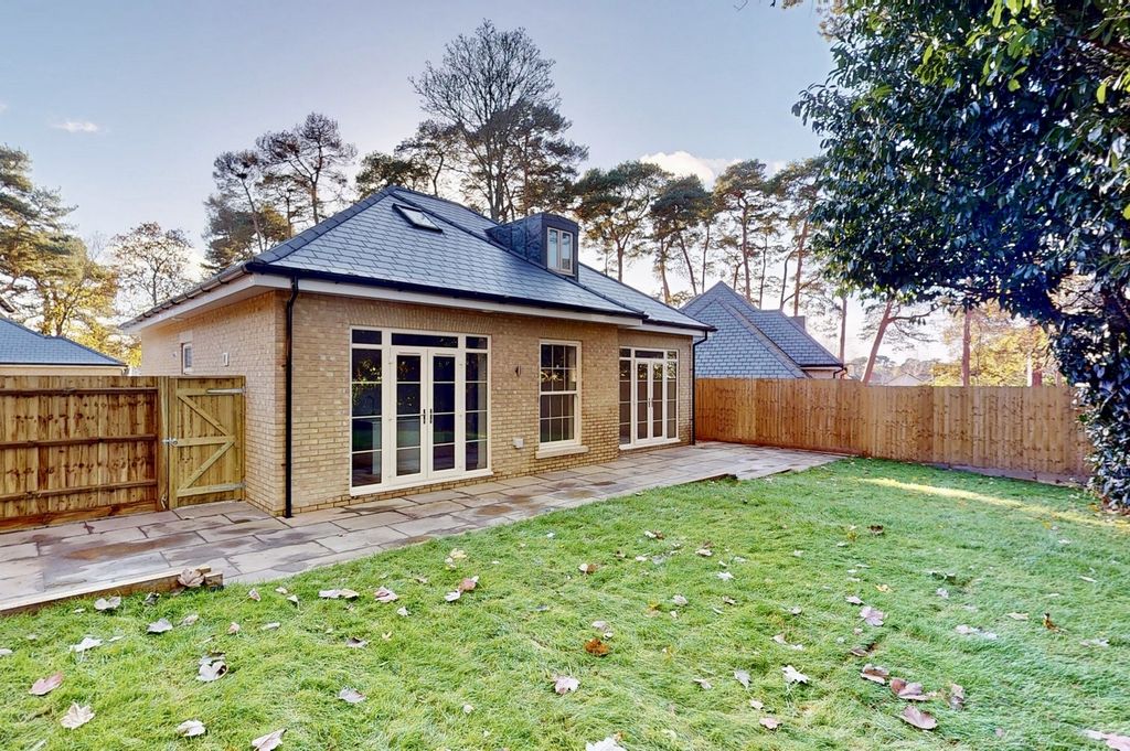 Property photo 3 of 11 Gallery