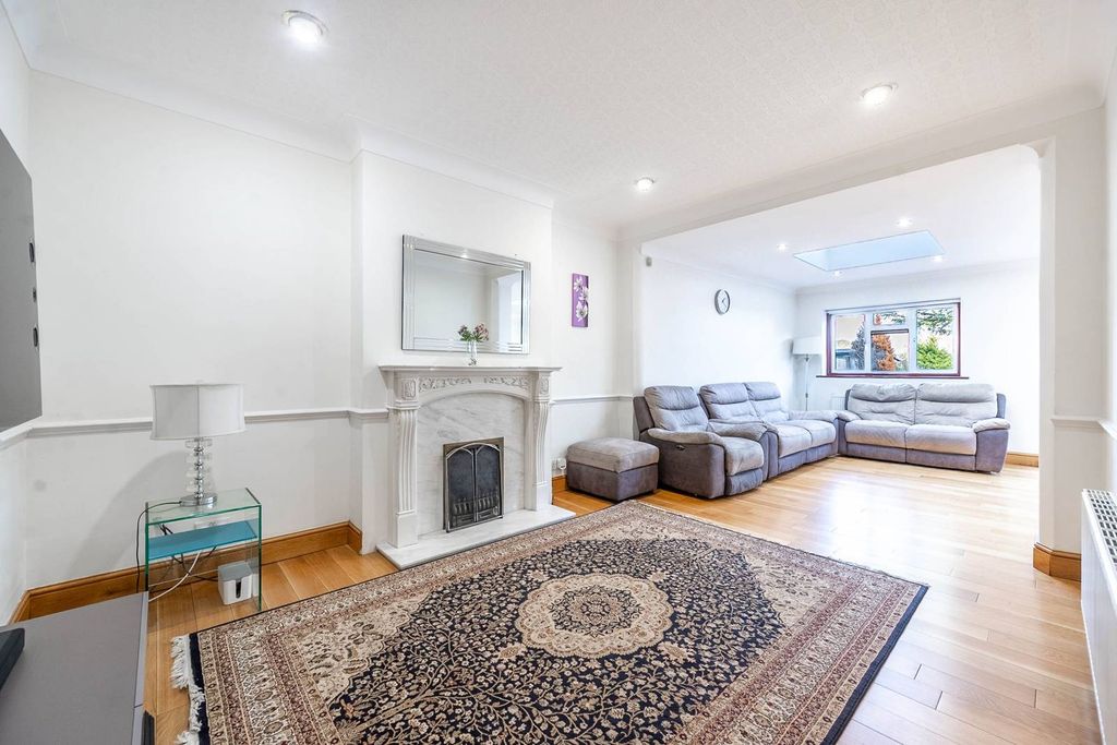 Property photo 2 of 20