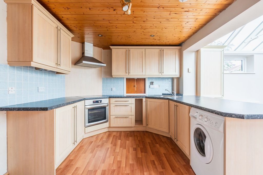 Property photo 2 of 39