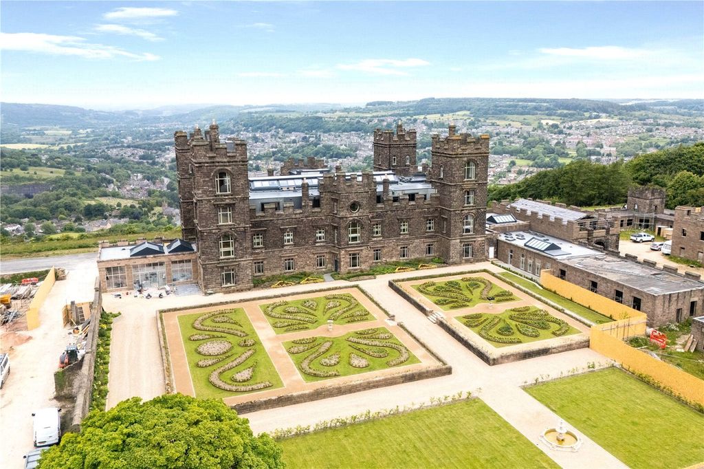 Property photo 2 of 24 Riber Castle