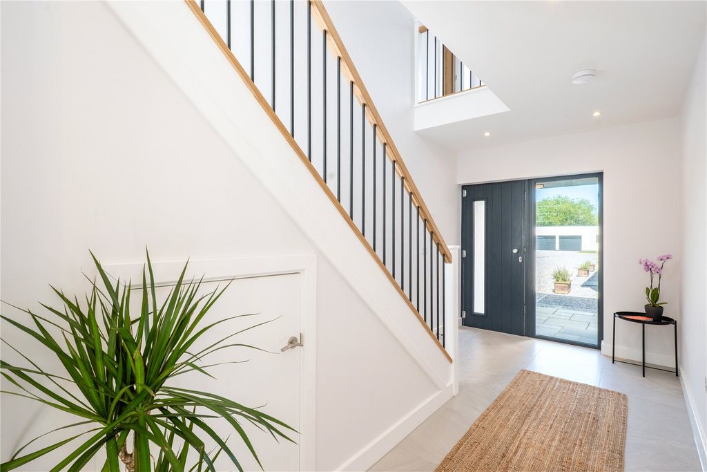 Property photo 3 of 15 Entrance Hall