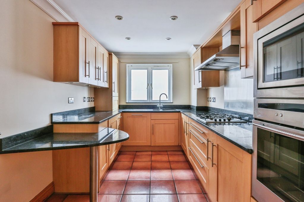 Property photo 3 of 17 Kitchen