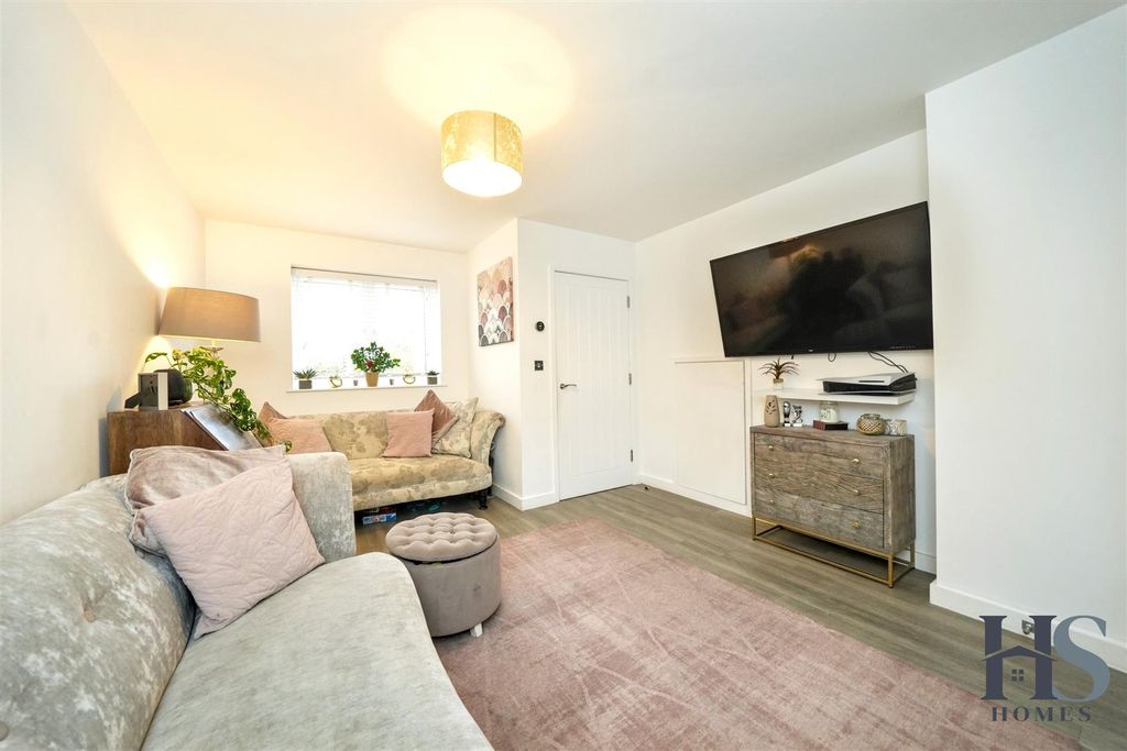 Property photo 3 of 22 Lounge.Jpg