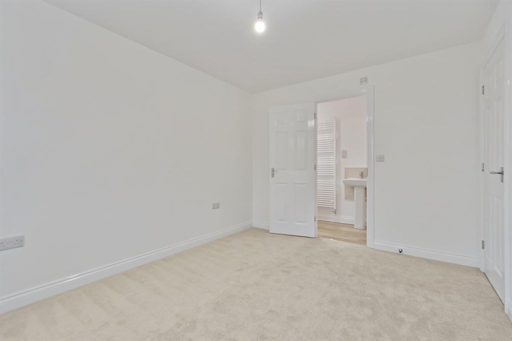 Property photo 3 of 11 Photo 11