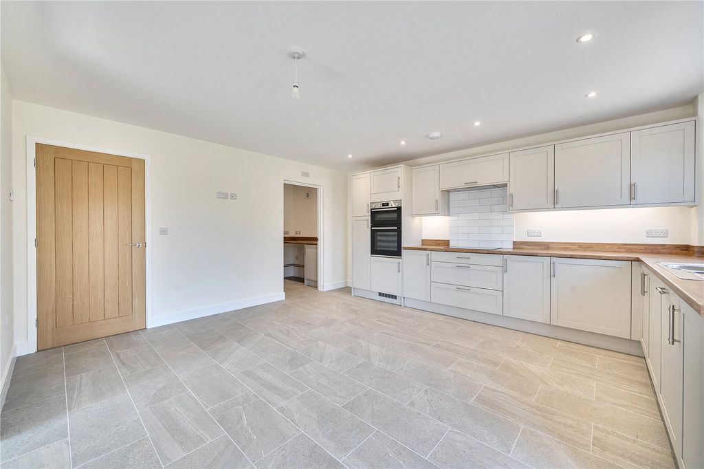 Property photo 3 of 21 Picture No. 10