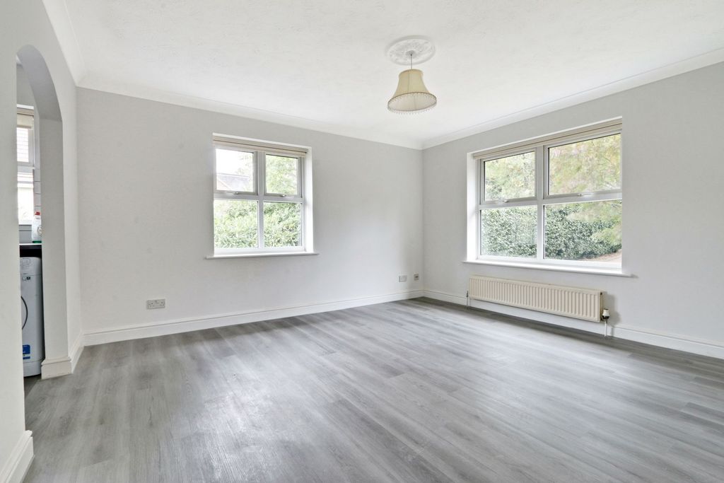 Property photo 2 of 12 Photo 4