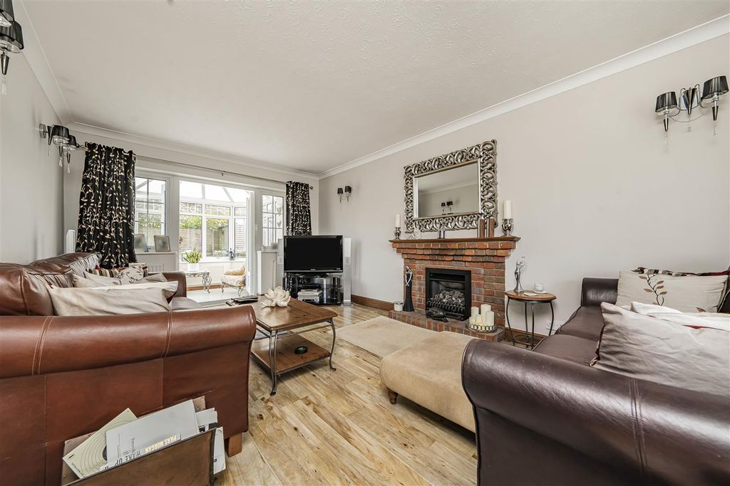 Property photo 2 of 18 Photo Nov 13 2025, 3 21 39 Pm.Jpg