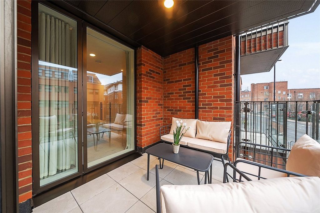 Property photo 3 of 10 Terrace