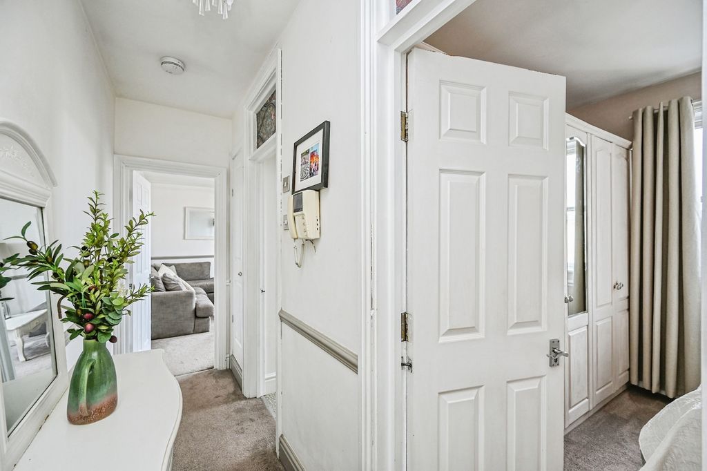 Property photo 2 of 16 Pbox-Img.Jpg