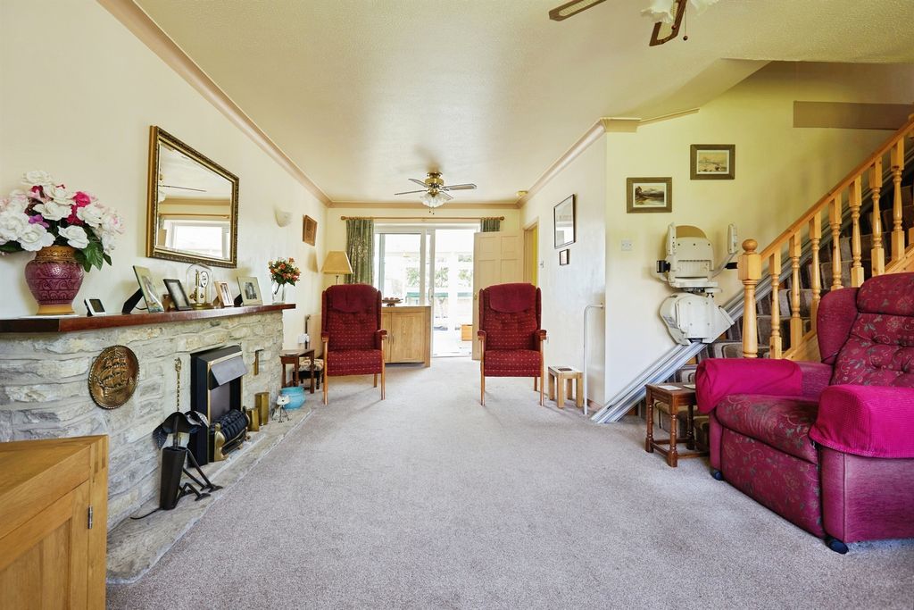Property photo 2 of 18