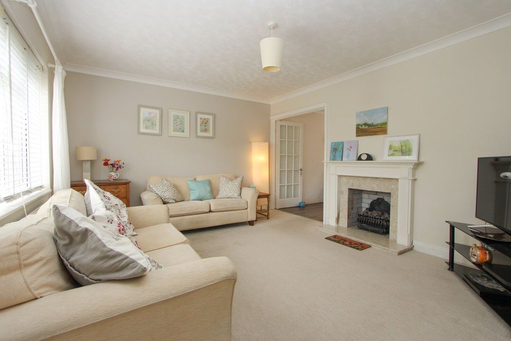 Property photo 2 of 25