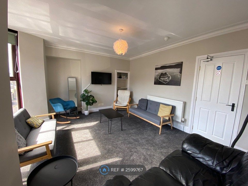 Property photo 1 of 15 Living Room