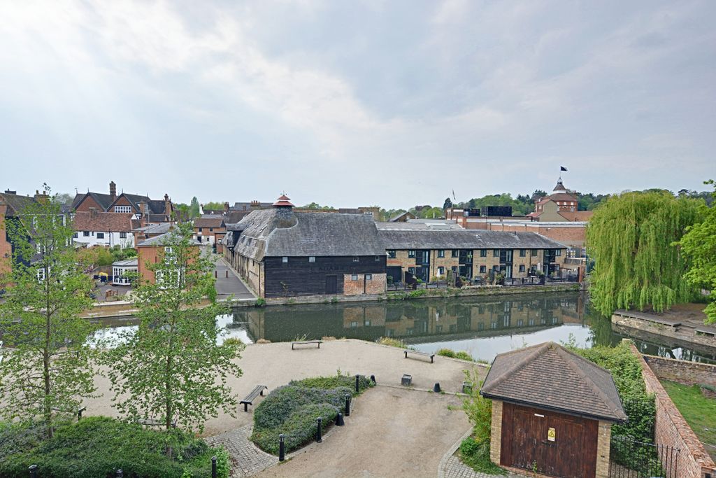 Property photo 2 of 23