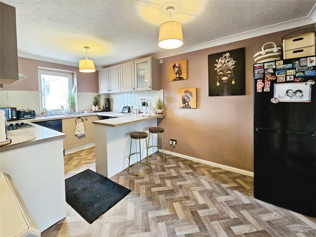 Property photo 2 of 9 Picture No. 12
