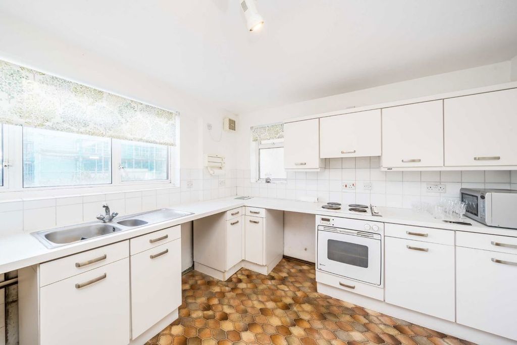 Property photo 3 of 4