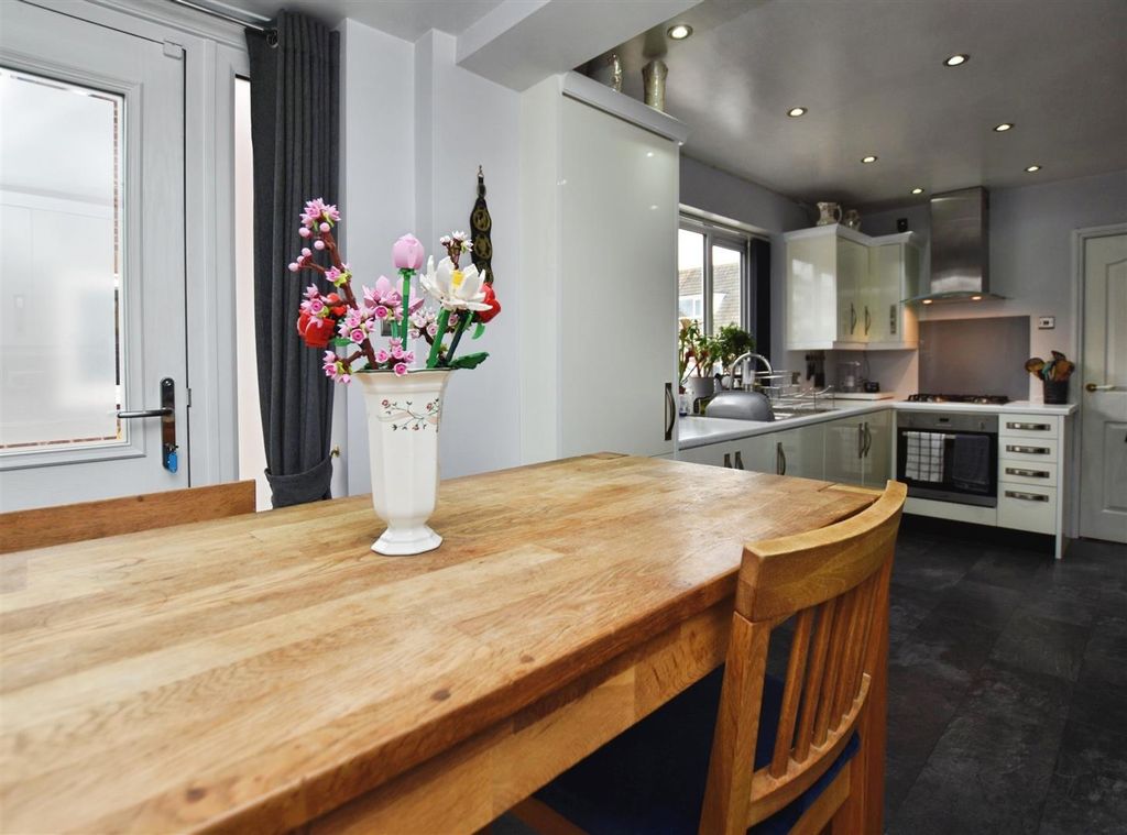 Property photo 2 of 24 28855Bc4-Dining 20To 20Kit.Jpg