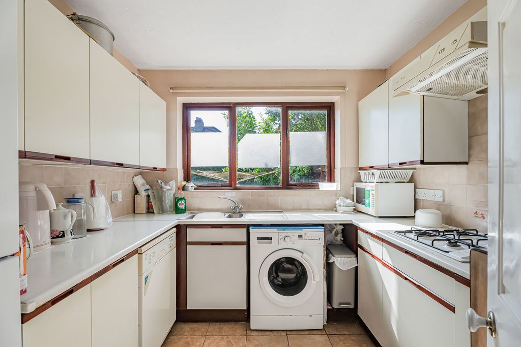 Property photo 3 of 18 Kitchen