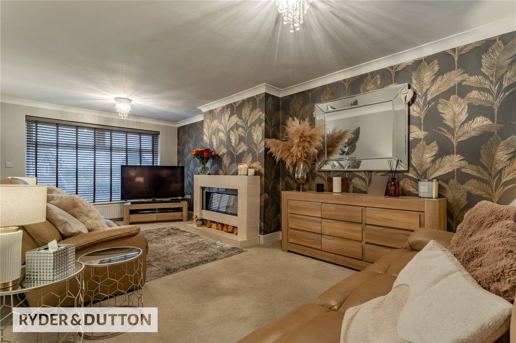 Property photo 2 of 21 Lounge