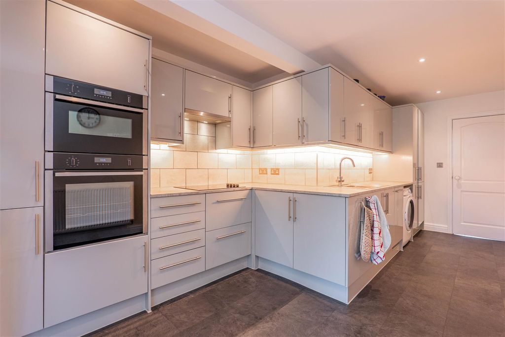 Property photo 3 of 35 Kitchen
