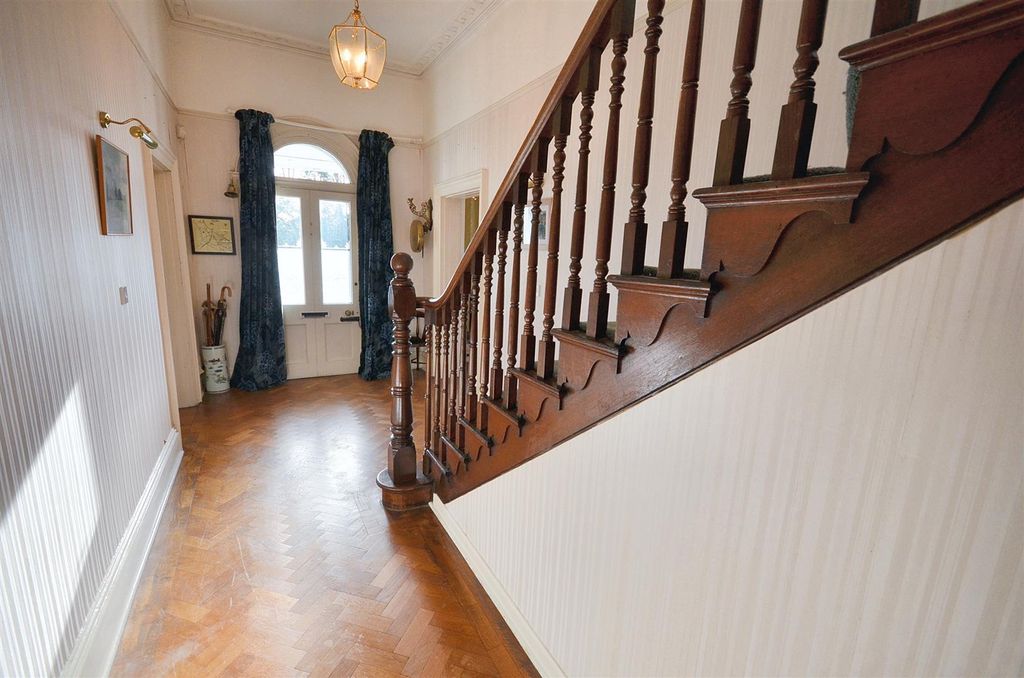 Property photo 2 of 36