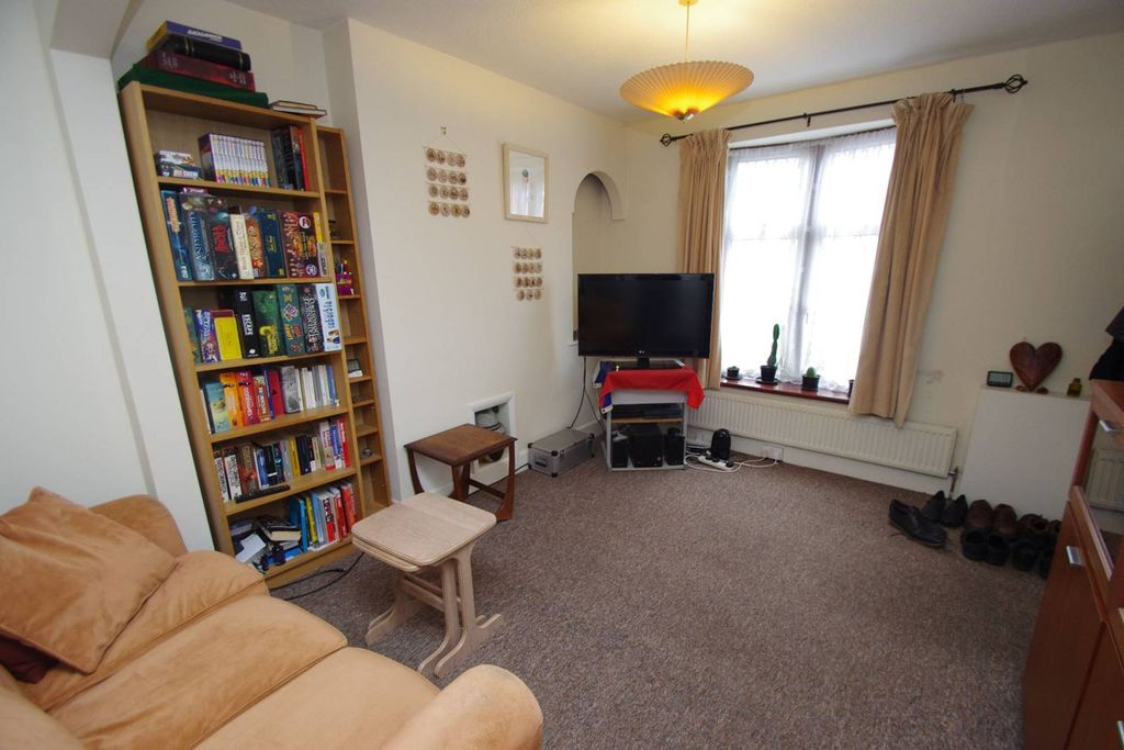 Property photo 2 of 7