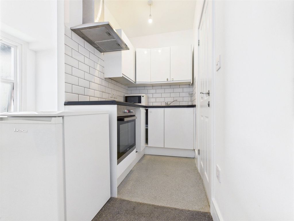 Property photo 1 of 13 Studio Room: Kitchen