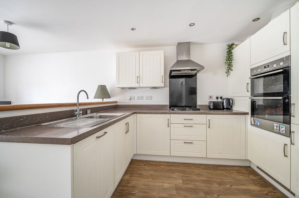 Property photo 2 of 19 Kitchen