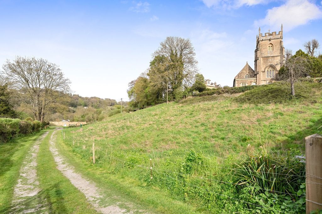 Property photo 3 of 21