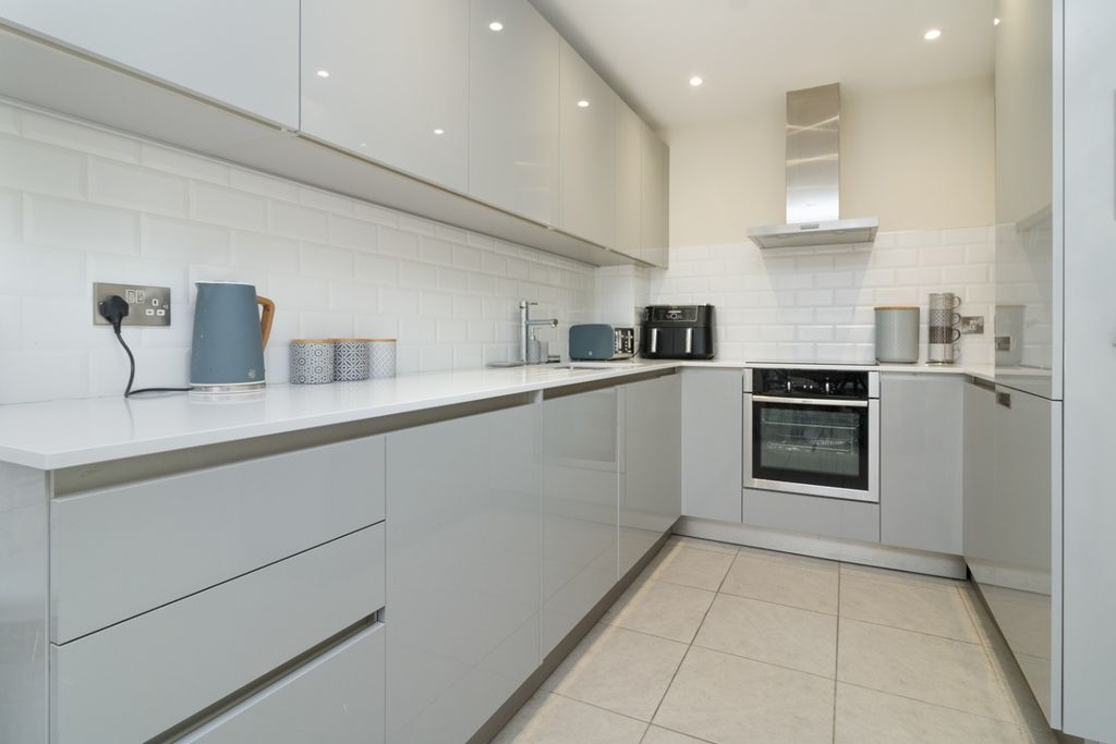 Property photo 2 of 14 2759808