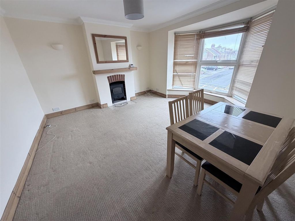 Property photo 3 of 8 Lounge