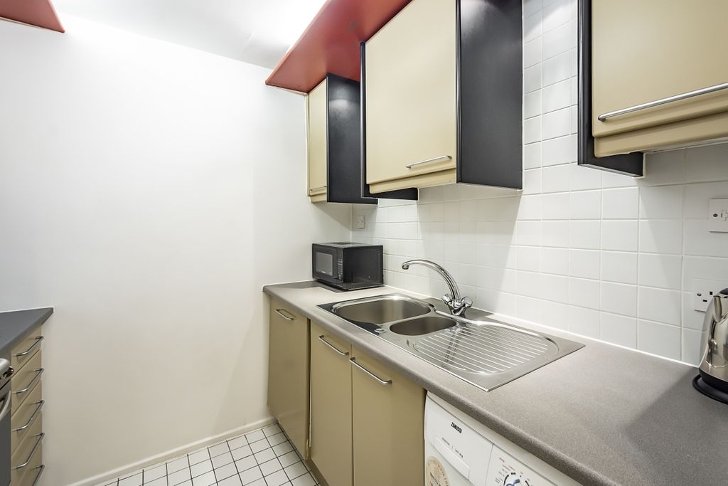 Property photo 2 of 8 201-Point-West-003v2