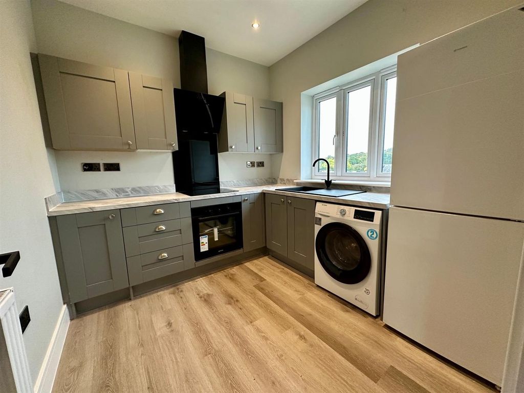 Property photo 2 of 14 B1.Jpg