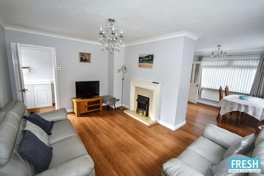 Property photo 3 of 27