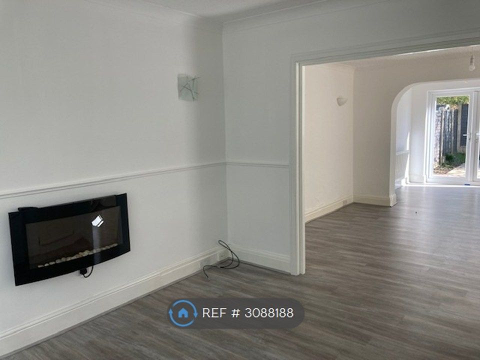 Property photo 3 of 15 Front Lounge