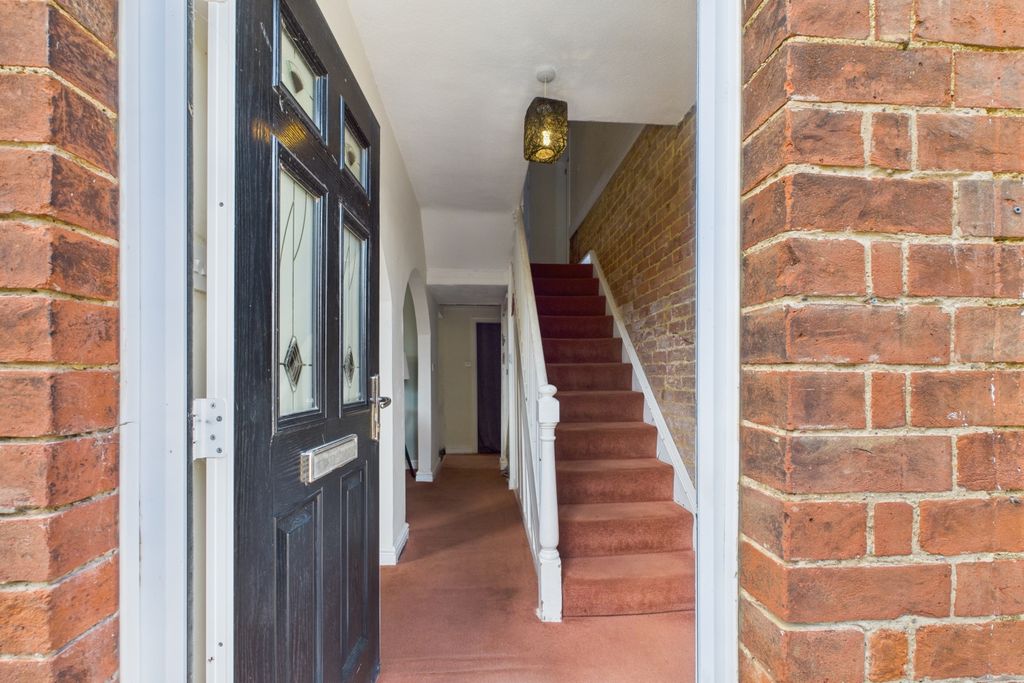 Property photo 2 of 33 Ewemove Spalding - Front Door