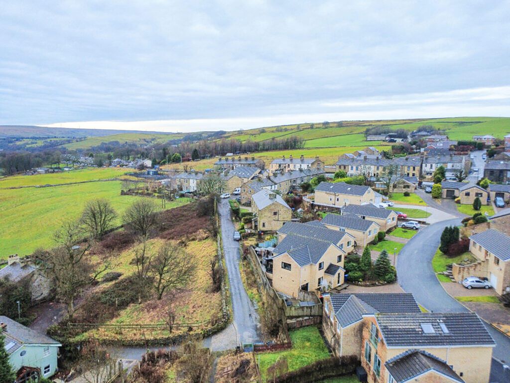 Property photo 3 of 16 Lynns Court 3