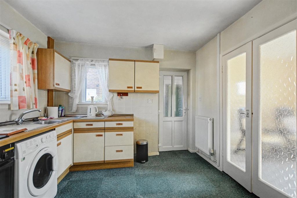 Property photo 3 of 25 Kitchen