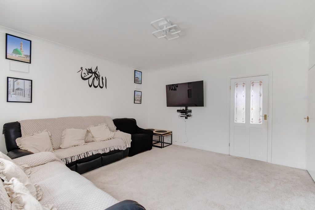 Property photo 3 of 16 Picture No. 17