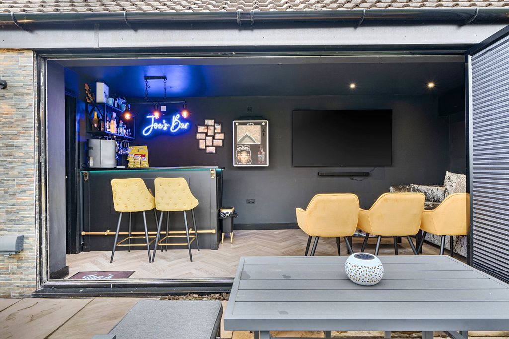 Property photo 3 of 23 Joe`S Bar