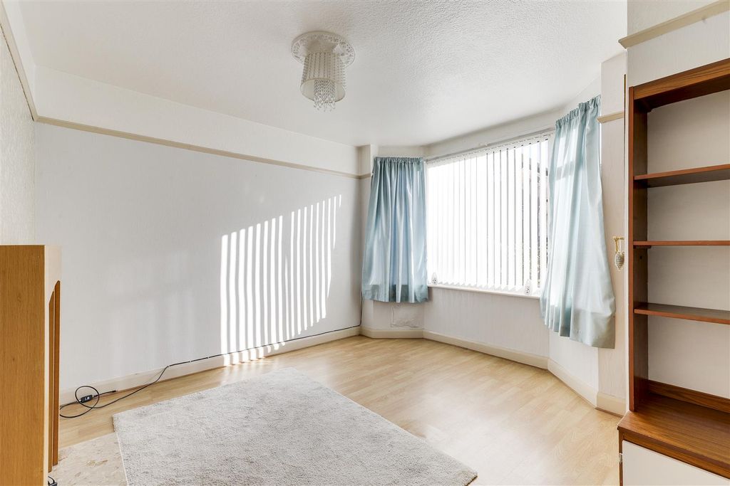 Property photo 2 of 17 922.Jpg