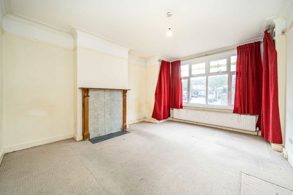 Property photo 2 of 8