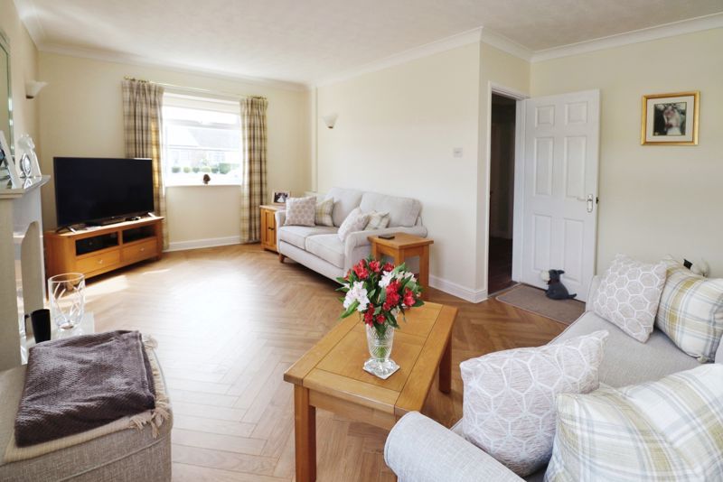 Property photo 3 of 20 Heathlands