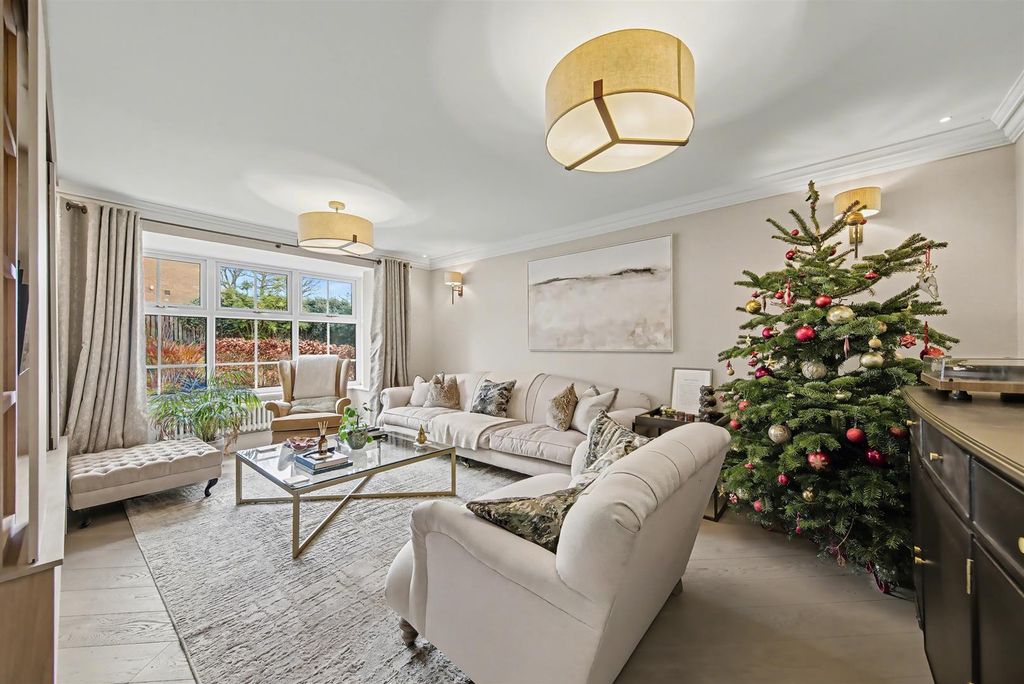 Property photo 2 of 32 0239Lounge3.Jpeg