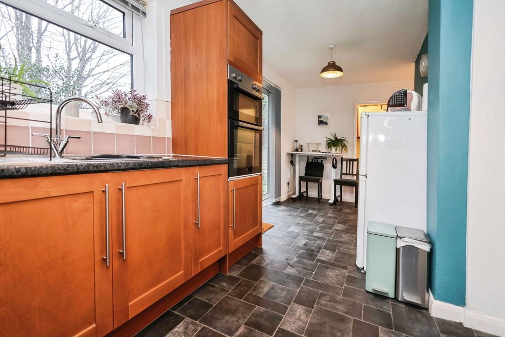 Property photo 3 of 16 Kitchen