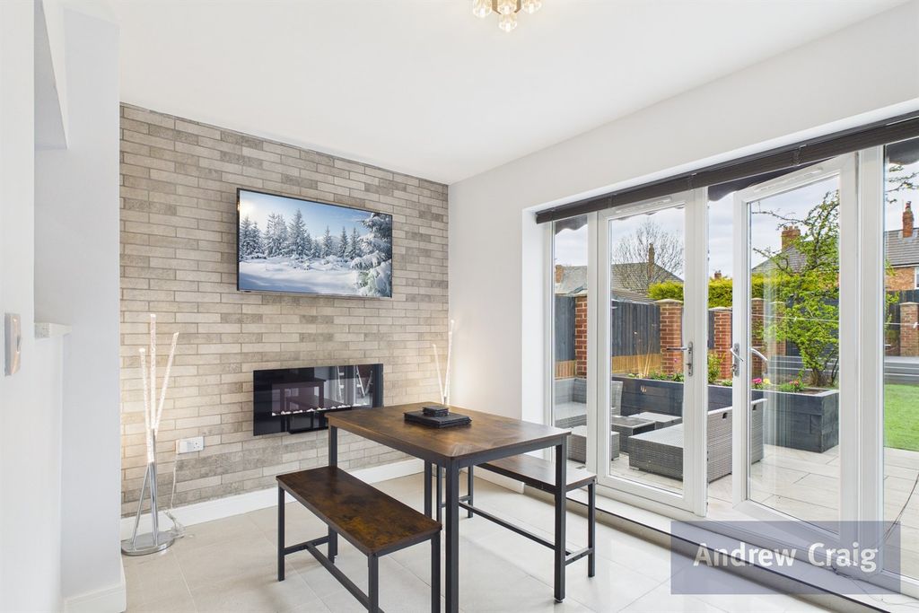 Property photo 3 of 25 Sunroom